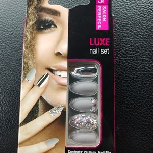 Press on nails